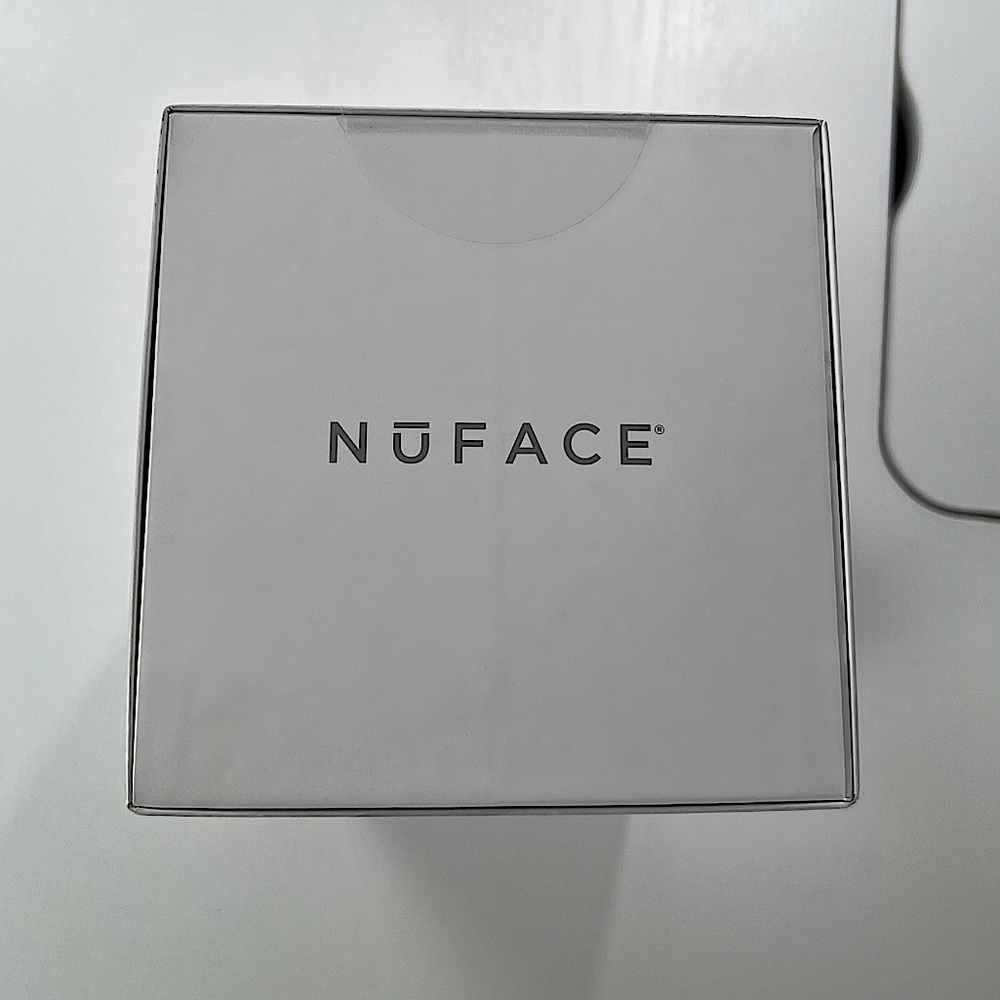 NUFACE TRINITY COMPLETE FACIAL TONING KIT - Picture 6 of 12